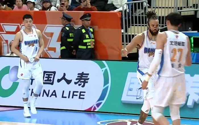 北京男篮遭福建逆转，许利民指防守漏洞致败