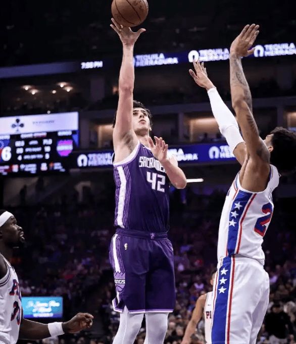 新星爆发率队大胜国王 76人终结连败