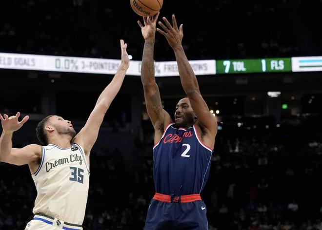 快船五连胜背后：更衣室凝聚力与教练组策略助