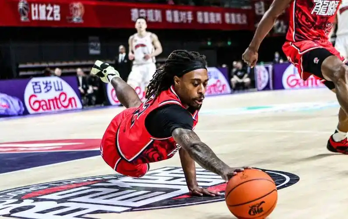 广东男篮麦考尔复出表现低迷引质疑