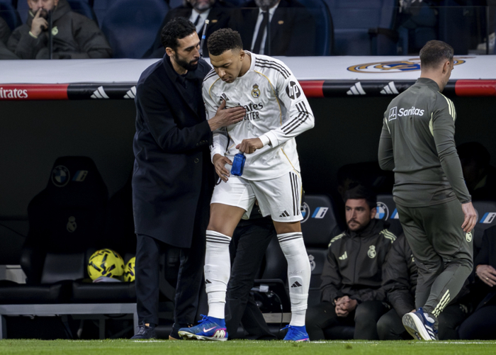 皇马队医误诊卡马文加伤情引发球员信任危机