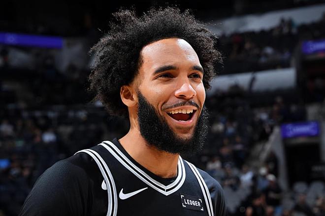 马刺8连胜终结雄鹿季后赛梦 尚帕尼11分助球队锁